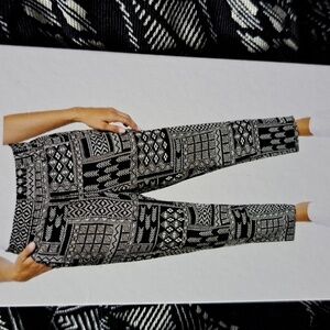 Jessica Simpson Boho Soft Summer Pull On Ankle Pants Black Aztec Geometric